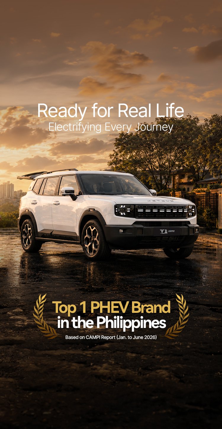 Jetour T1 i-DM plug-in hybrid SUV with a family and dog at sunset, ready for everyday journeys.